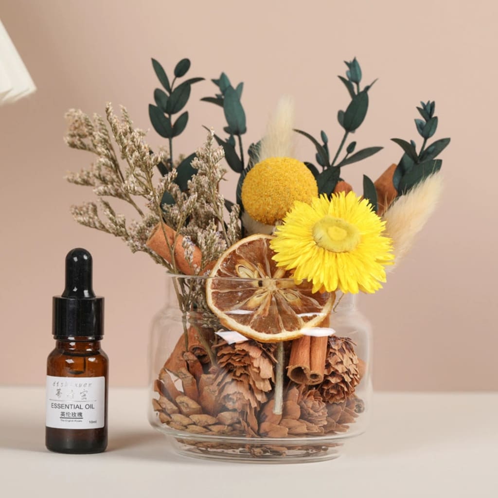 Natural cinnamon sticks &amp; dried flower stems