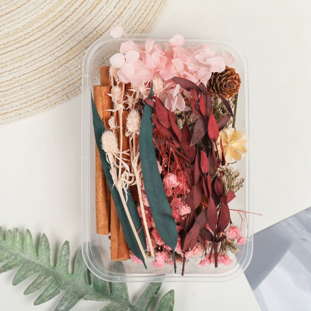 Natural cinnamon sticks &amp; dried flower stems
